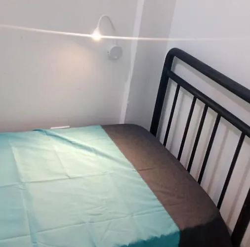 Alugo quarto individual e mobiliado